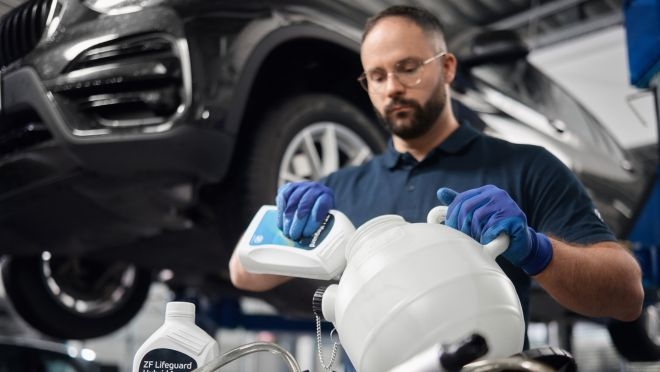 ZF Aftermarket amplía su gama de kits de cambio de aceite para transmisiones de vehículos de combustión, híbridos y eléctricos