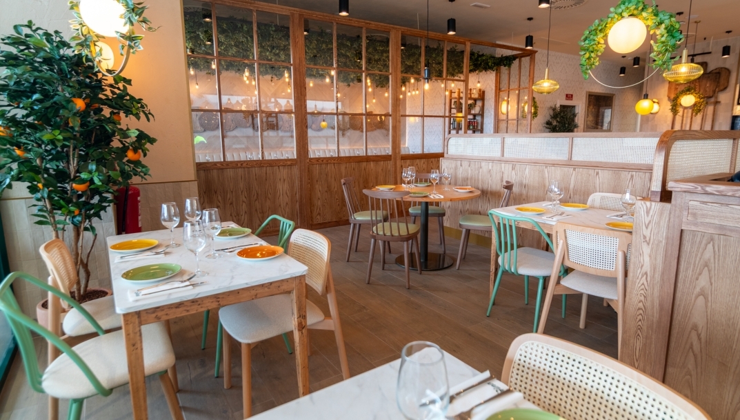 Interior de Ginos Illescas.