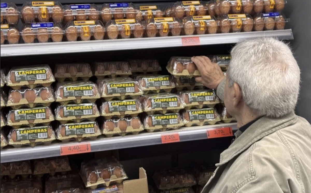 Huevos (+30%) y carne de vacuno (15%), los productos de la cesta que más suben en el último año