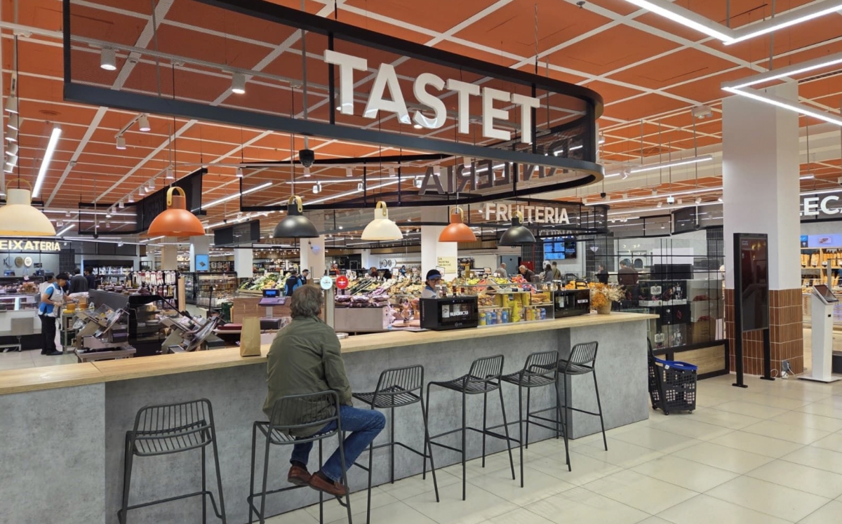 Espacio gastronómico Tastet del supermercado Caprabo de Diagonal en Barcelona.