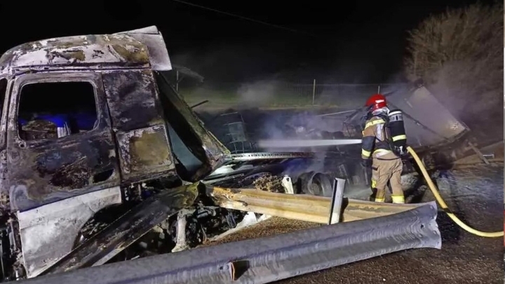 Confinados dos pueblos de Soria el fin de semana por el incendio de un camión con mercancías peligrosas