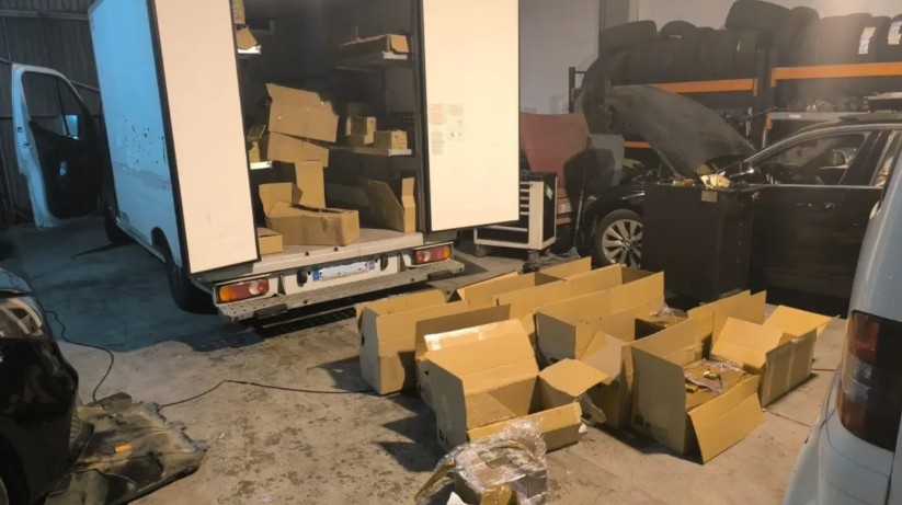 Los Mossos detienen a tres hombres tras hallar 630 kilos de hachís en un taller mecánico de Vilafranca del Penedés (Barcelona)