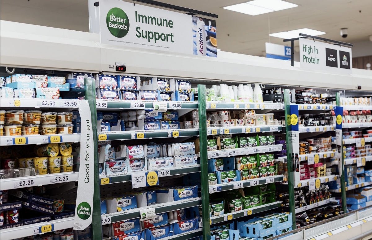 Estantería Better Baskets (cestas mejores, en inglés) de Tesco, que promueve una cesta más saludable, ecológica y responsable socialmente.