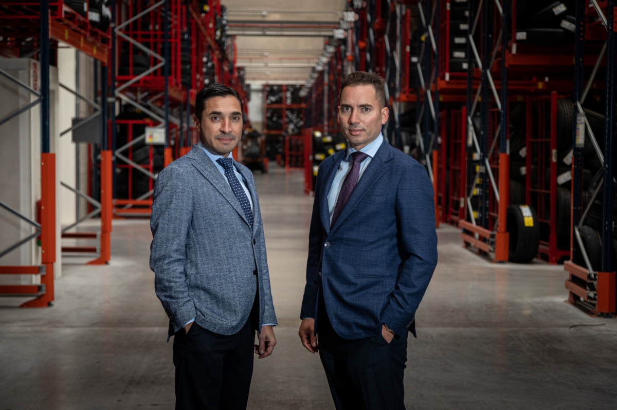 Javier, a la izquierda, e Iván Andrés conforman la segunda generación familiar del grupo.