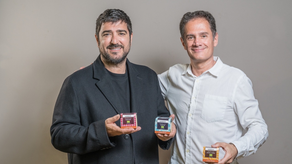 Veritas y Antonio Orozco impulsan 'El Postre Honesto' con su salto a la categoría de galletas