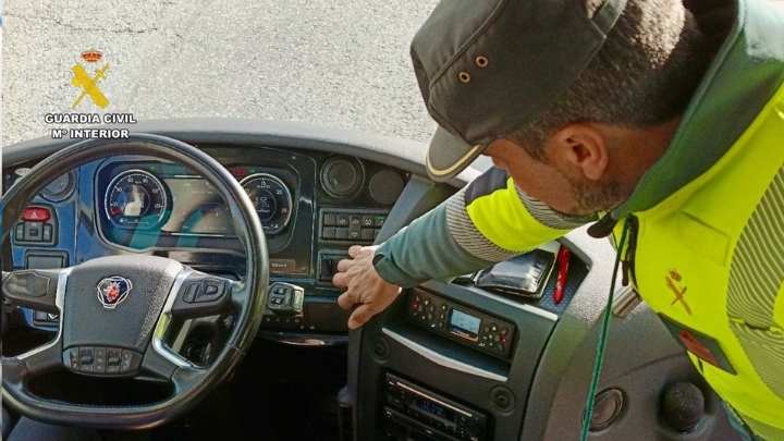 Investigadas dos personas en Cáceres por falsear su tarjeta tacógrafo digital