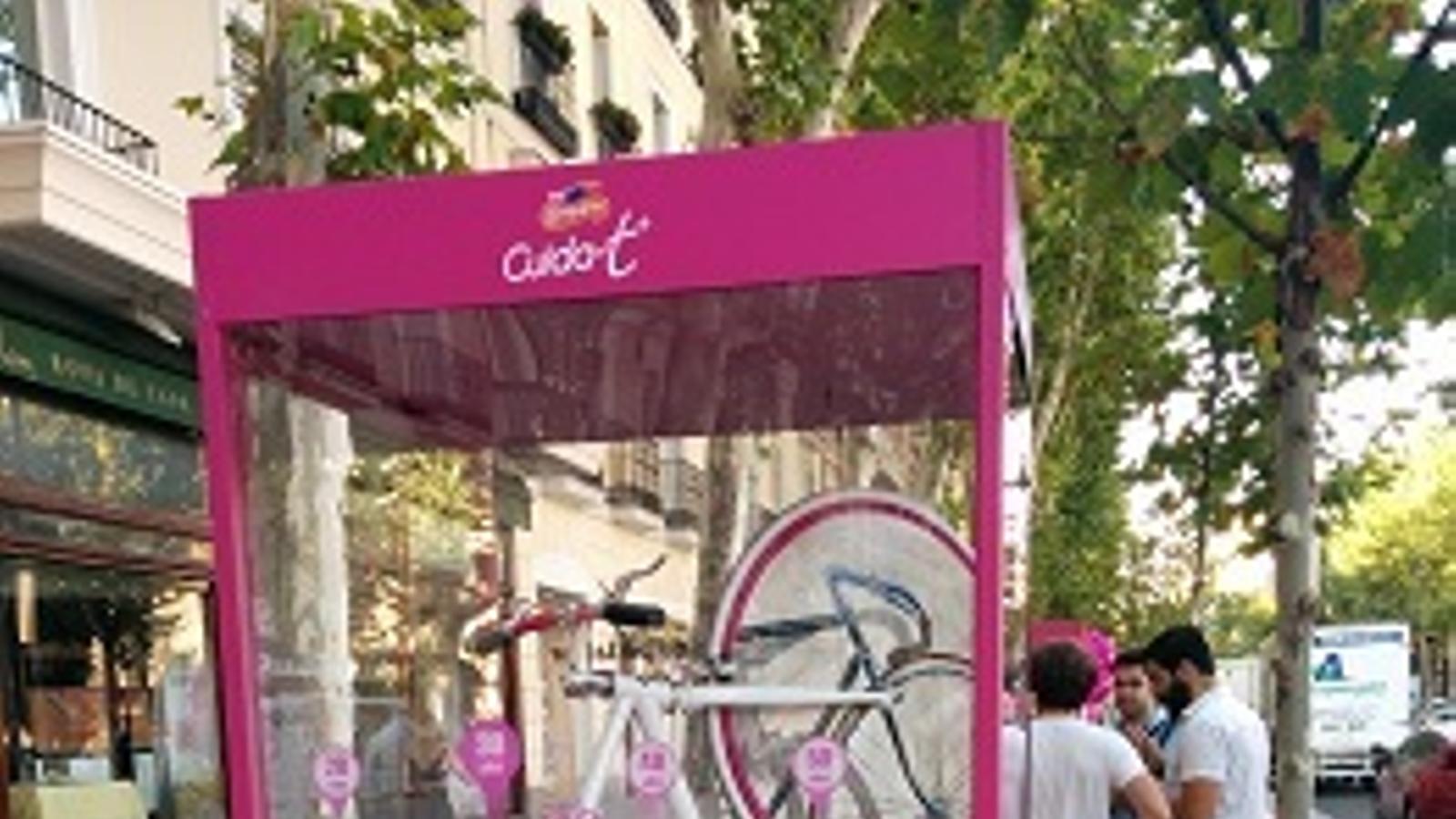 Campofrío Cuída-t + viste de rosa el carril bici en la Milla de Oro