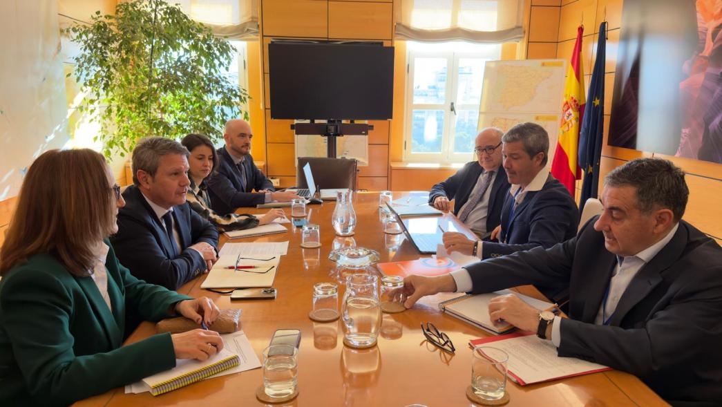 Los transportistas descartan movilizaciones tras una reunión en la que han planteado 14 medidas al Ministerio