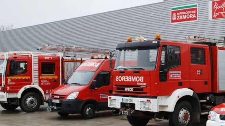 Arden seis camiones en el incendio en una empresa de transportes de Benavente (Zamora)