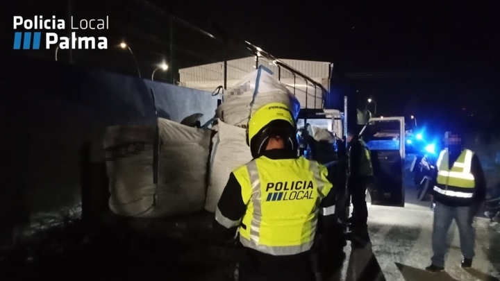 Denunciados dos conductores de camiones por tirar residuos ilegales de construcción y demolición en Palma