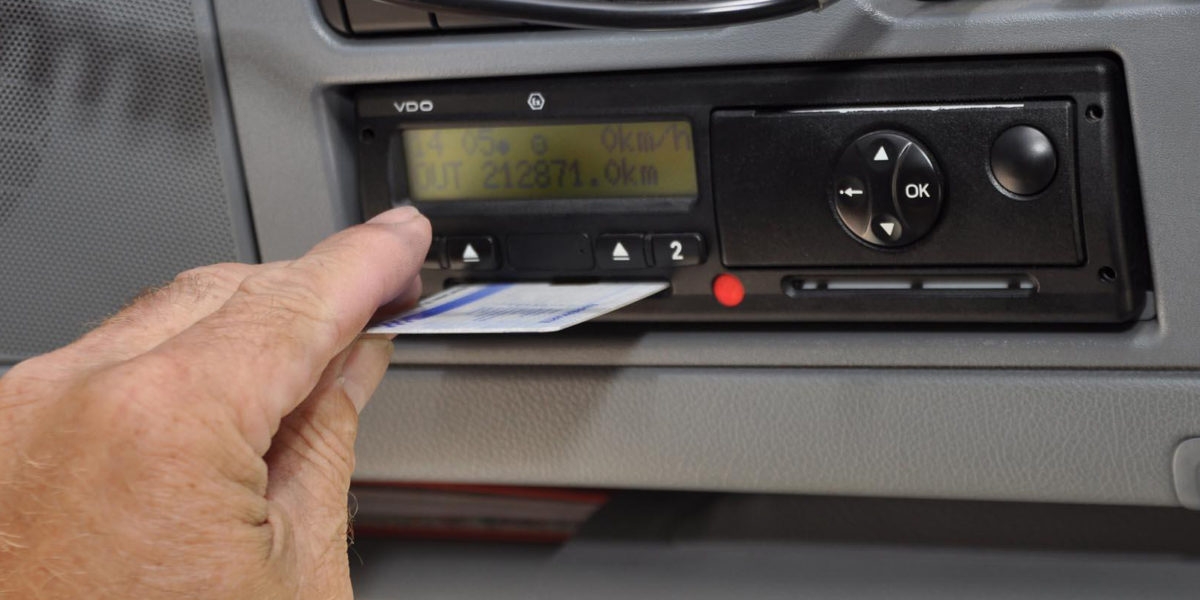 Los transportistas de vehículos ligeros ya pueden solicitar su tarjeta tacógrafo
