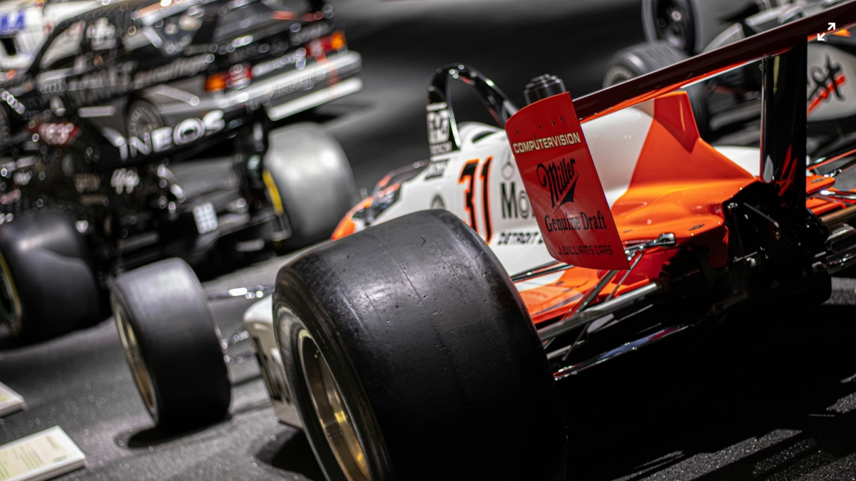 Sistemas de seguridad en competición que hoy protegen a los conductores en carretera