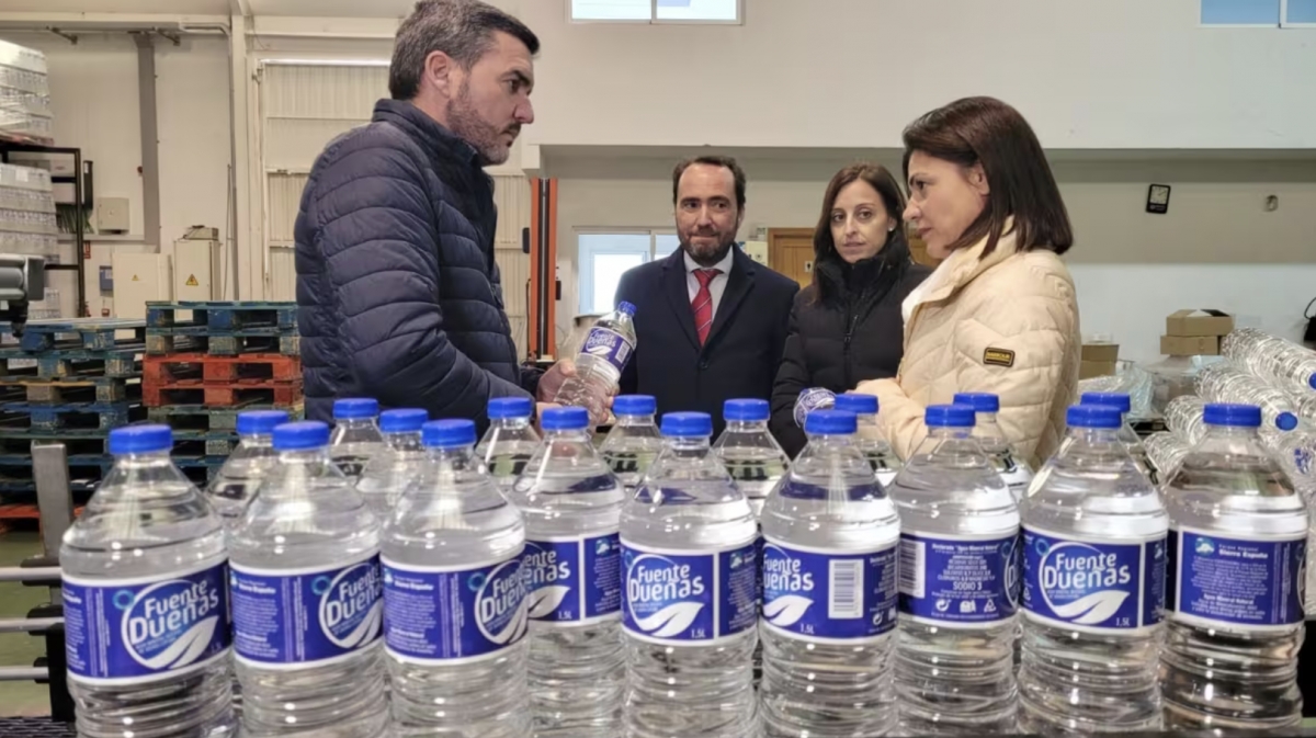 El mercado de agua envasada en España factura 1.950 millones en 2025, un 4,8% más