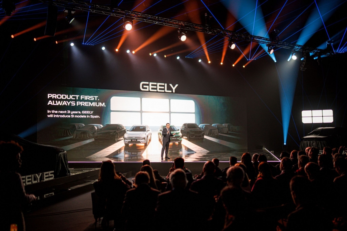Li Lei, número uno de Geely Auto en España, durante la presentación de la marca china en los estudios de Netflix en Madrid.