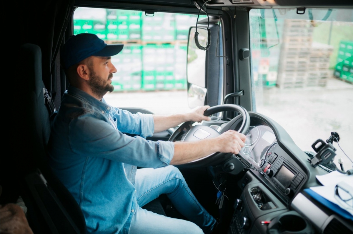 El empleo en transporte y logística crece en marzo, pero marca su peor ritmo en cinco años