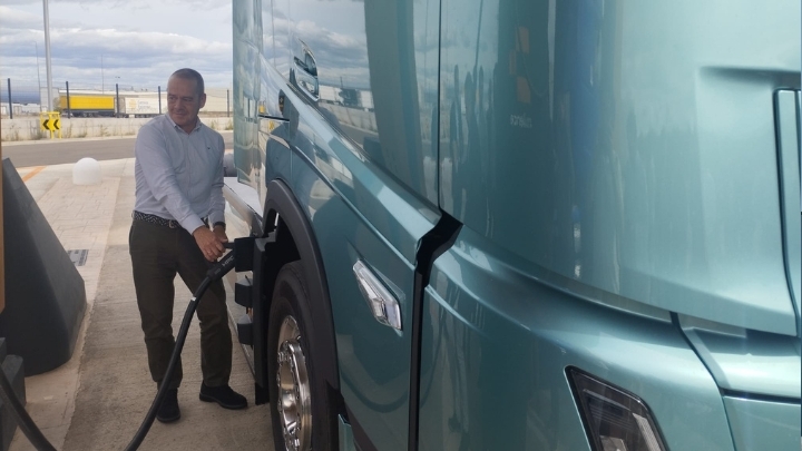 La electrificación avanza en los camiones medios, que triplican sus matriculaciones, pero no en los más pesados