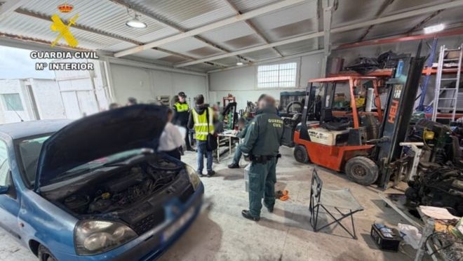 Desarticulado un taller ilegal en Rojales (Alicante) que vertía hidrocarburos a una fosa séptica