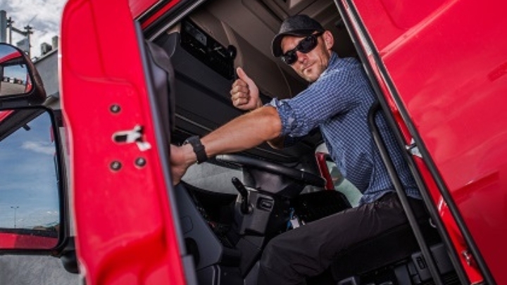 Un camionero sin experiencia cobra 20.000 euros en el sector de la automoción, pero supera los 40.000 con diez años de práctica