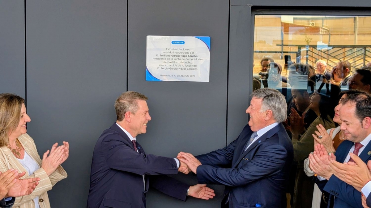 La jornada concluyó con uno de sus momentos más simbólicos: el descubrimiento de una placa conmemorativa por la apertura de las nuevas instalaciones.