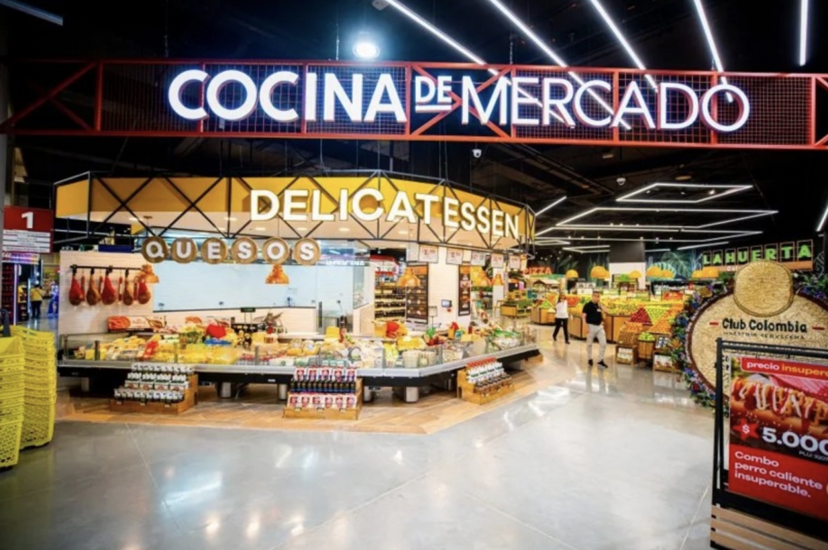 Espacio de mercado en un hipermercado Éxito Wow.