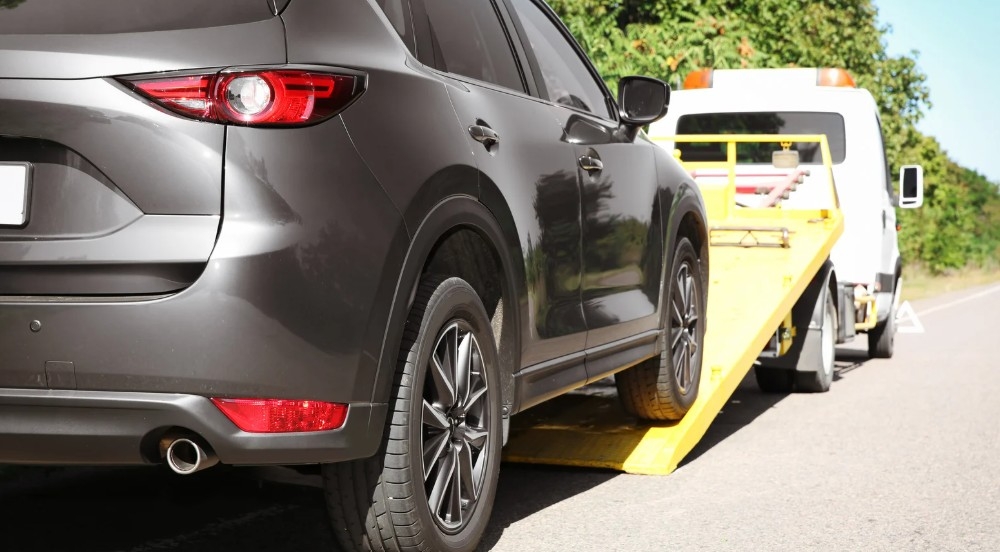 Los gruistas exigen a las aseguradoras que cumplan inmediatamente con la revisión de tarifas por la subida del gasóleo 