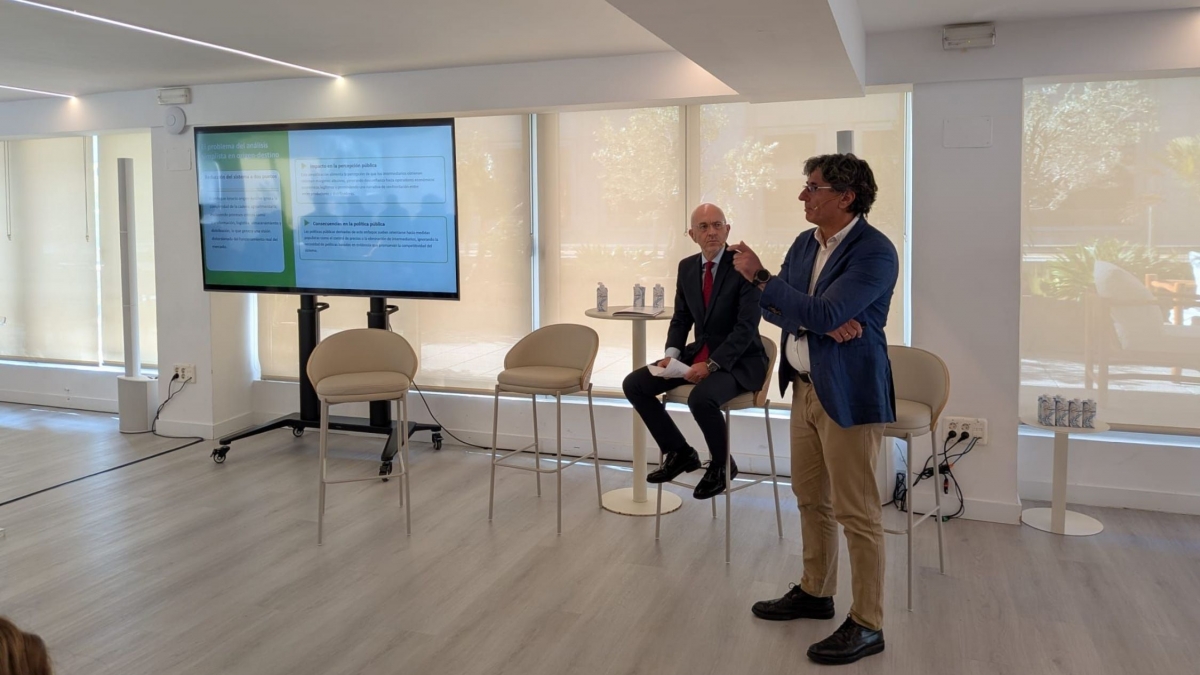 Manuel Hidalgo, autor del estudio, durante la presentación.