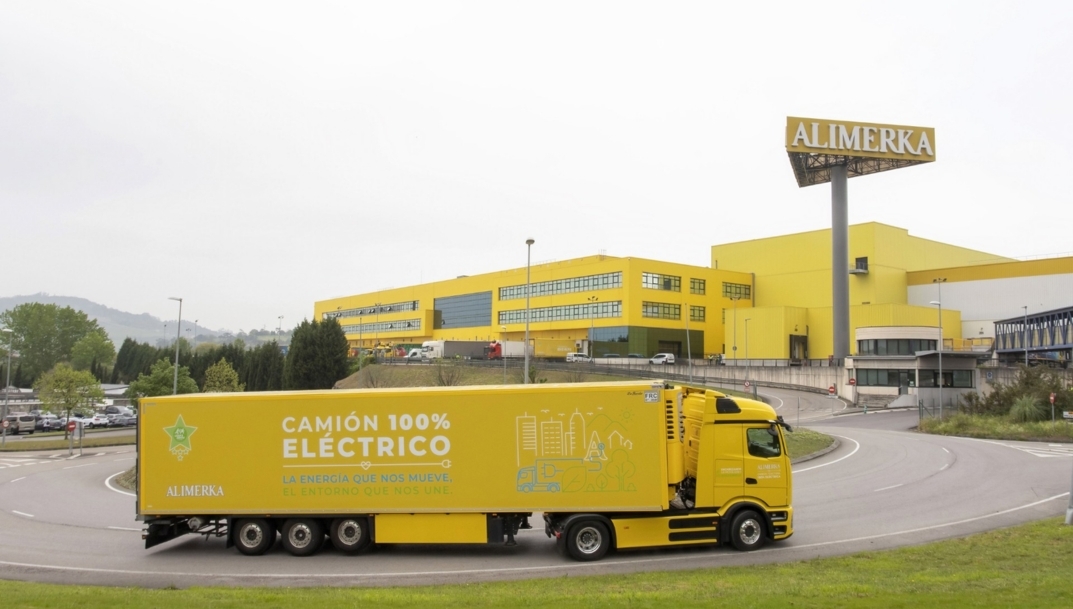 Alimerka incorpora un vehículo 100% eléctrico a su flota para abastecer sus tiendas de Castilla y León