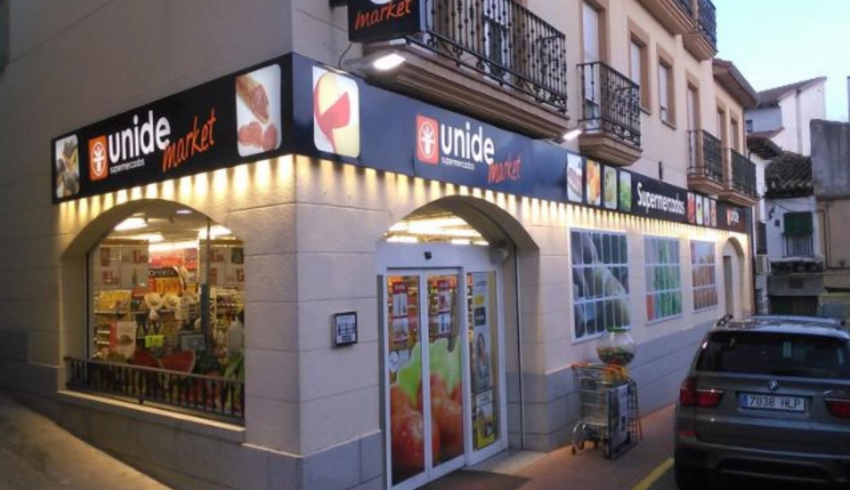 Más de veinte supermercados de Unide, afectados por los incendios en plena campaña estival