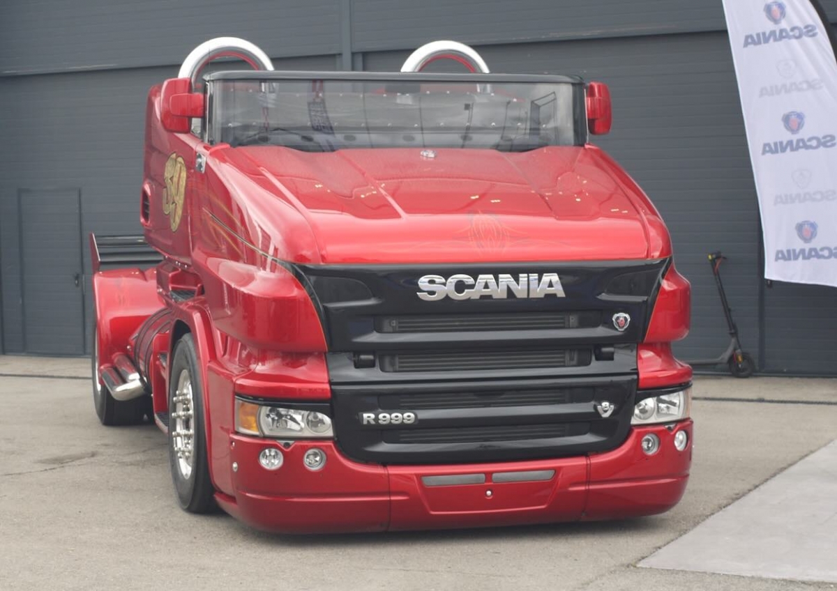 Dos decenios han pasado y la Perla Roja de Scania sigue brillando.