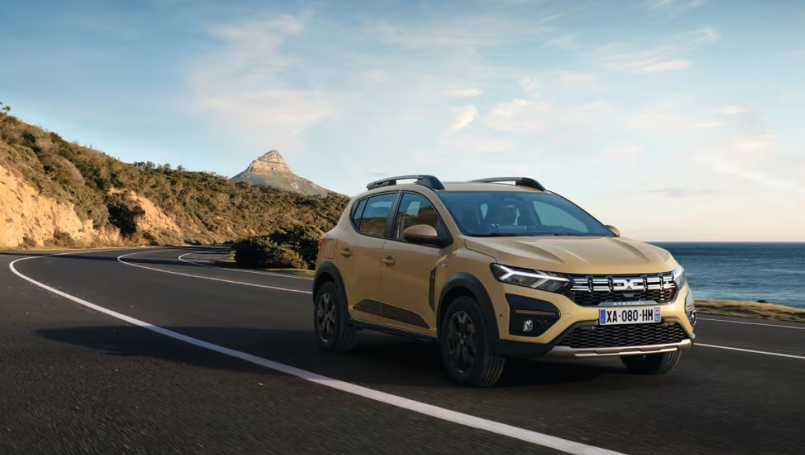 El Dacia Sandero y Toyota no aflojan el paso como vehículo y marca más vendidos en abril