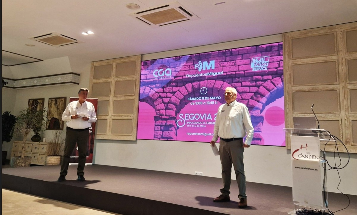 Pedro Miguel Sánchez, a la derecha en la imagen, en la presentación del evento.
