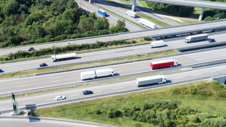 Transportistas y ecologistas empujan por la reforma de los pesos y dimensiones en Europa