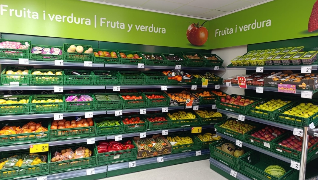 Sección de frutas y verduras del nuevo Charter de Torredembarra.