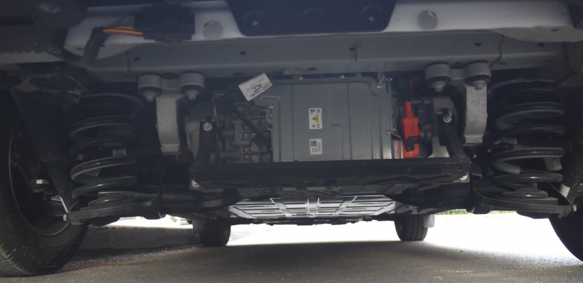 La eTransporter es tracción trasera. Detalle de la ubicación del motor eléctrico.