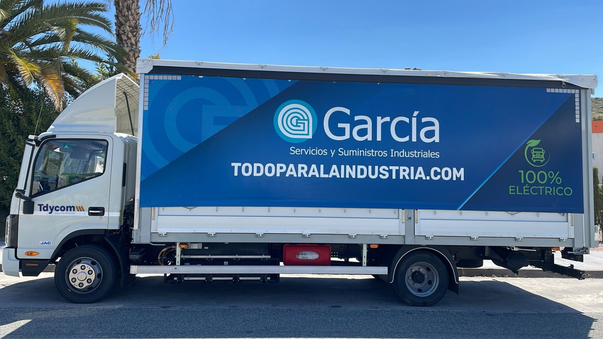 Tdycom incorpora dos camiones eléctricos iJAC 7.5 a su flota 