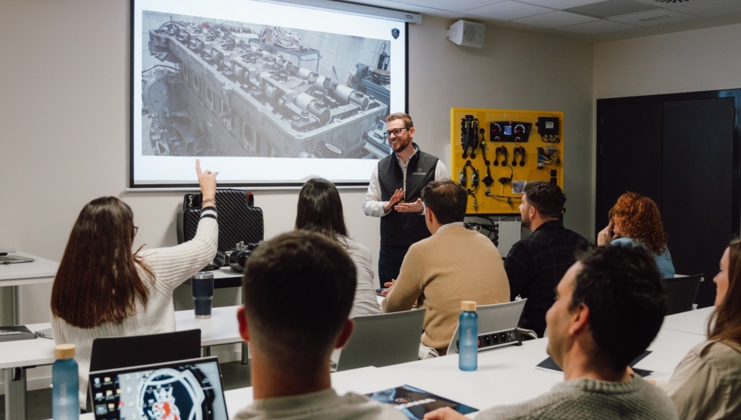 Scania forma a los conductores de sus camiones con cursos presenciales y telefónicos
