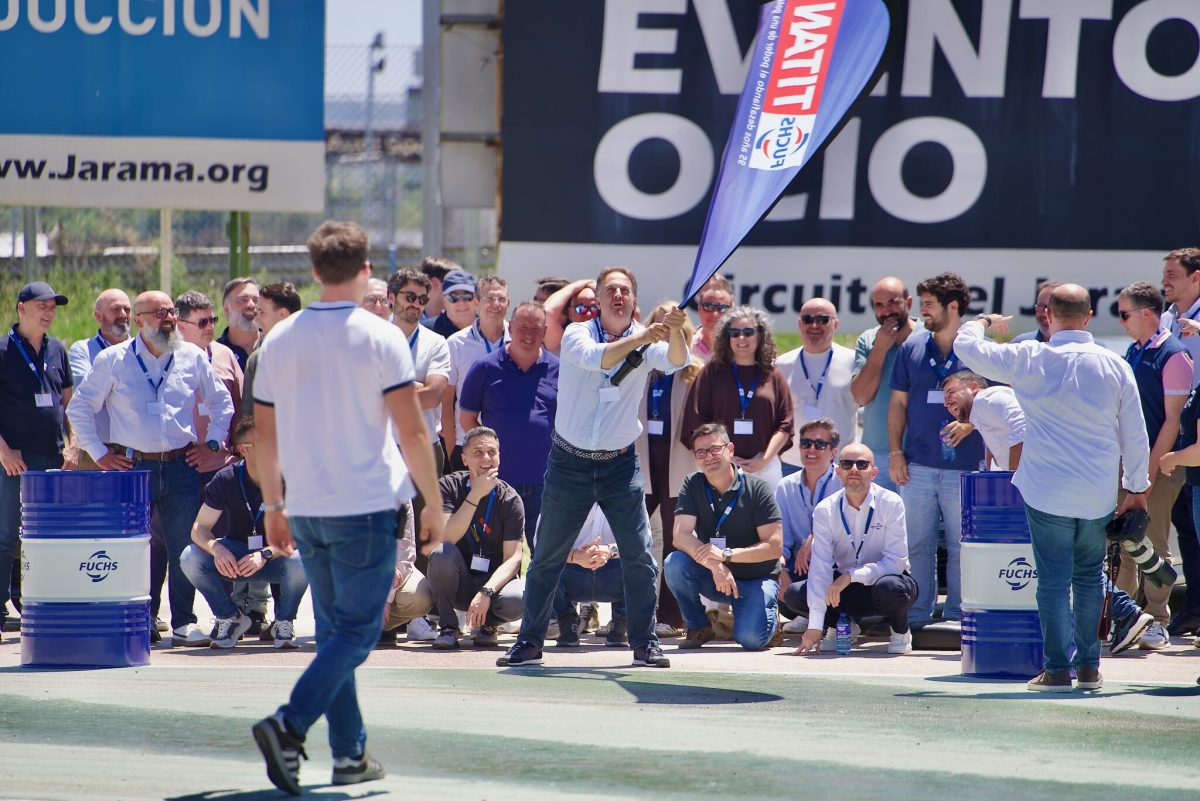 Fuchs perfila su estrategia de crecimiento sostenible en un multitudinario evento en el Jarama junto a su red de distribución 