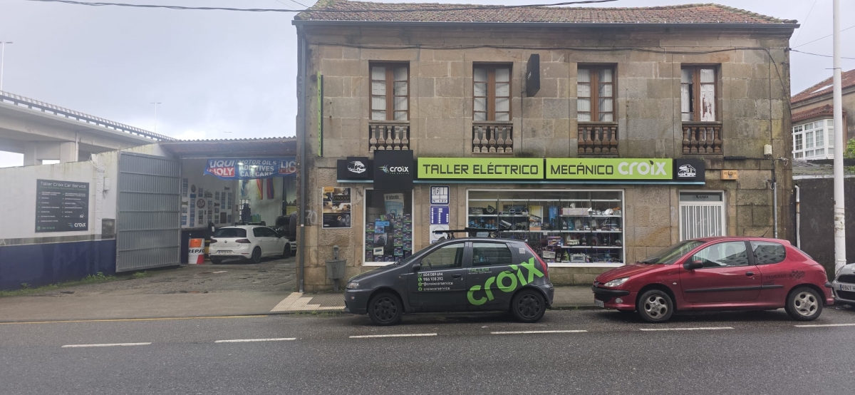 Fachada principal del taller pontevedrés de Croix Car Service.