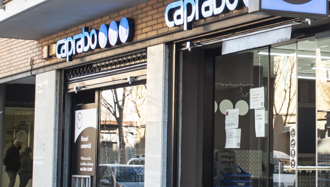 Caprabo abre un supermercado en Sant Esteve Sesrovires y se refuerza en la provincia de Barcelona