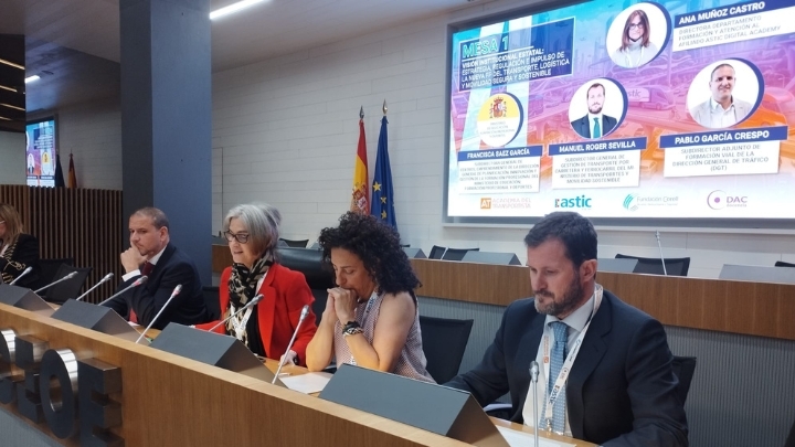 El CAP online verá la luz a mediados de junio y Transportes defiende que ayudará a la llegada de conductores extranjeros