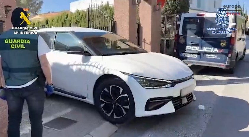 Nueve detenidos por robar vehículos de alta gama, que usaban para reparar vehículos siniestrados en un taller de La Nucía (Alicante)