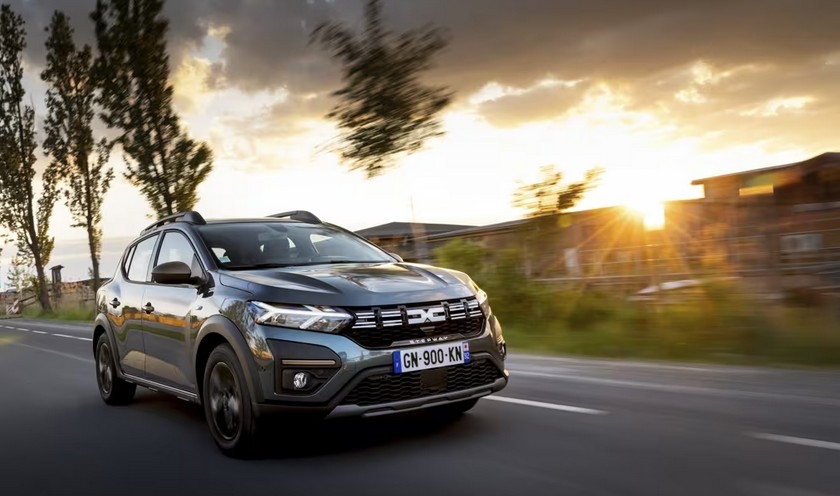 El Dacia Sandero, pese a una caída del 20% en sus matriculaciones de mayo, y Toyota, repiten como coche y marca más vendidos en España 