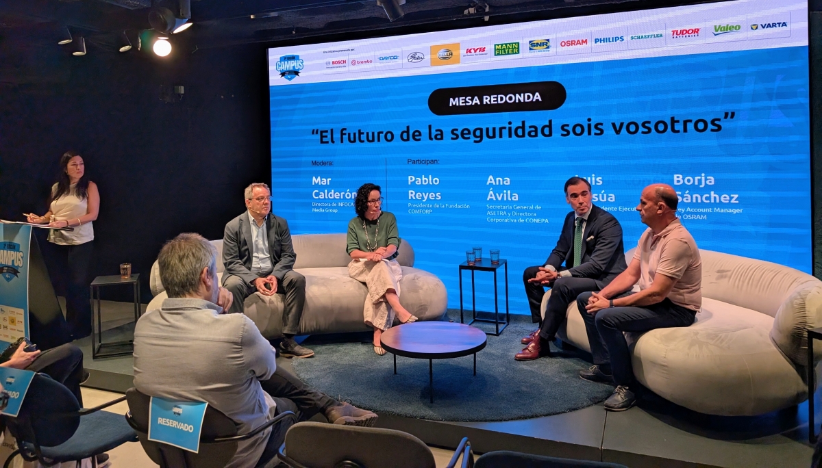 Mesa redonda moderada por Mar Calderón, directora de Infotaller.