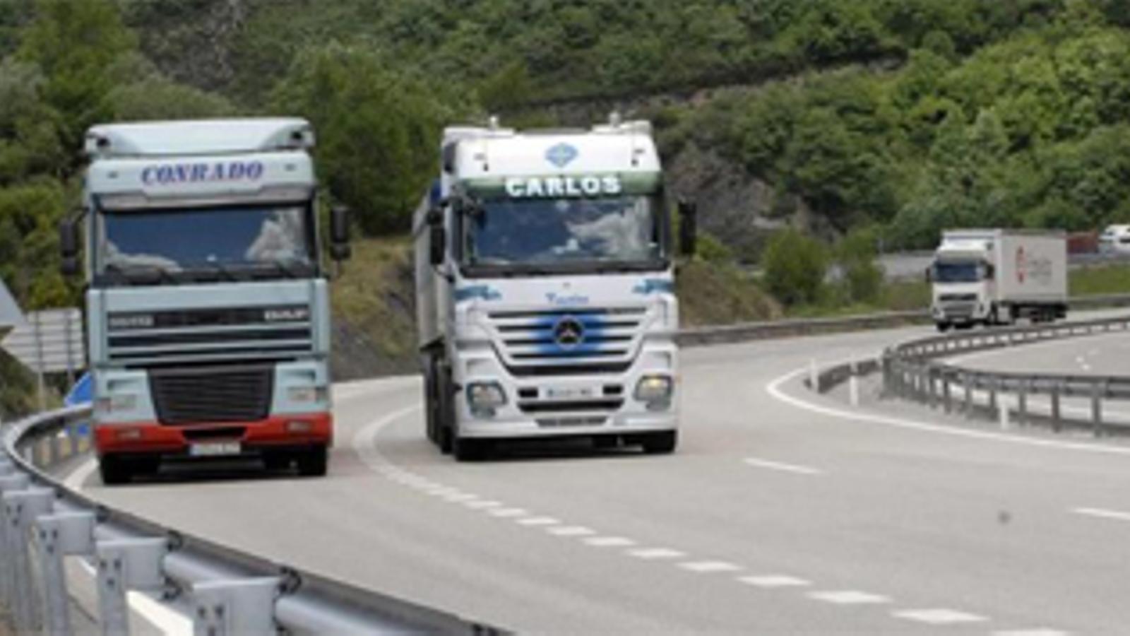 Viajar en horas valle por autopista puede salir gratis a los camiones