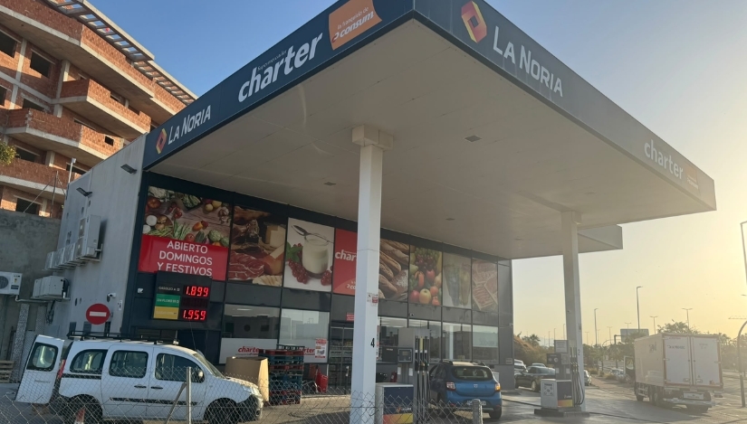 Reformada tienda Charter en la estación de servicio La Noria de Guadalupe, Murcia.