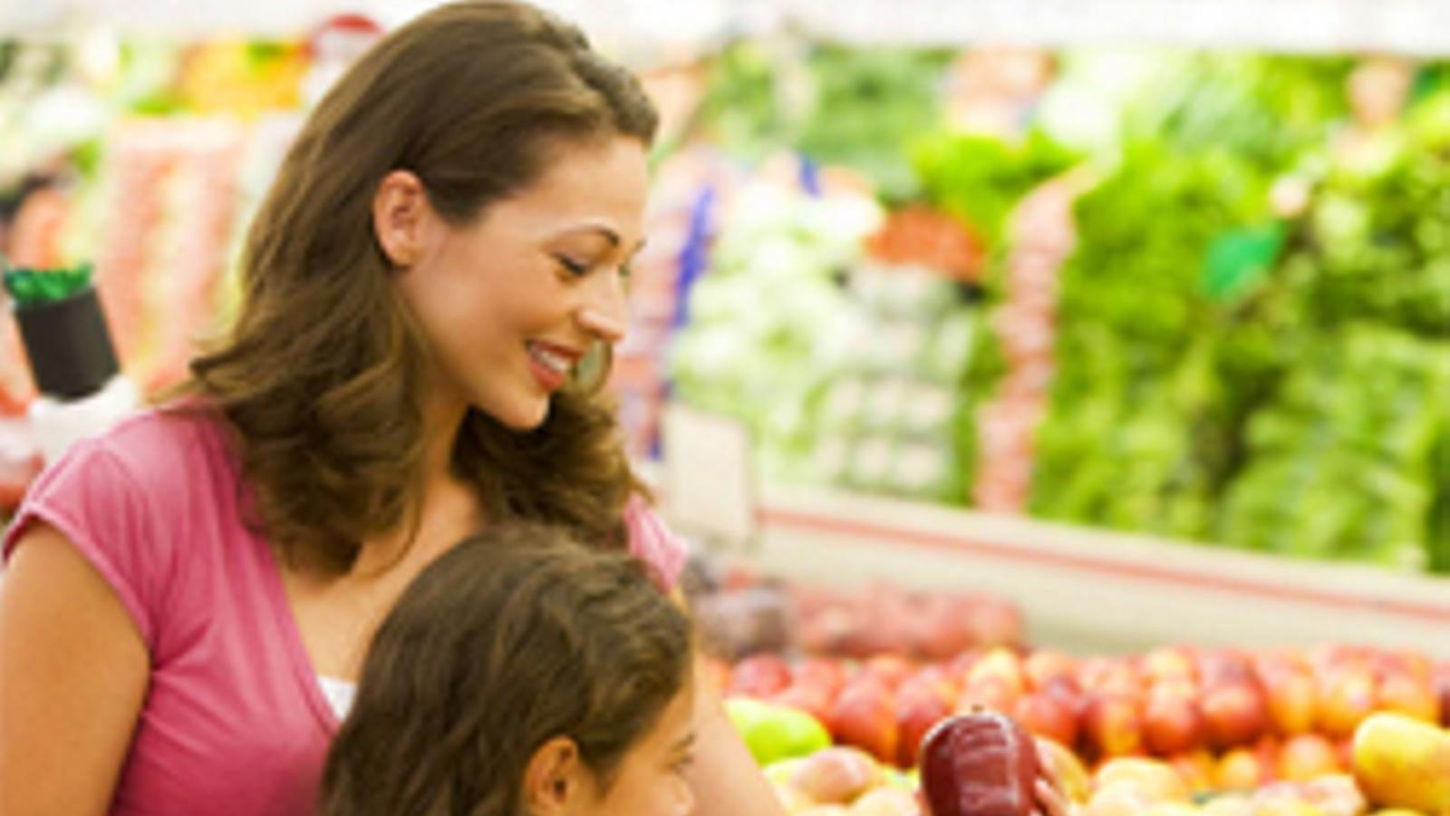 En el último año móvil descendió la compra de frutas y legumbres - 