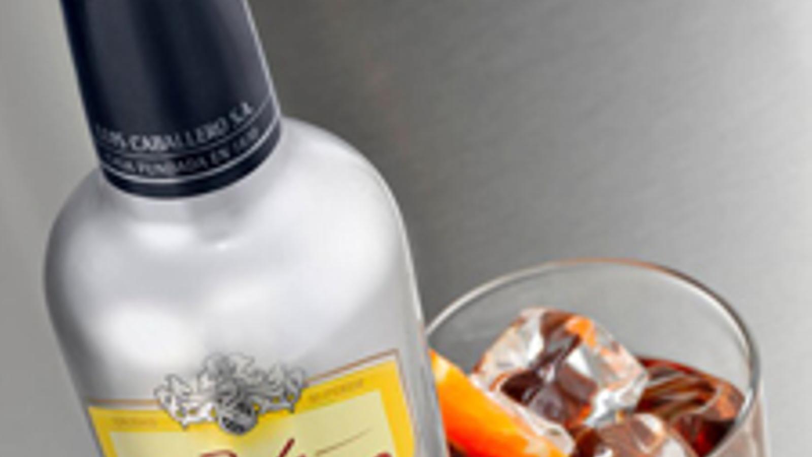 Ponche Caballero estrena botella en su 185 aniversario