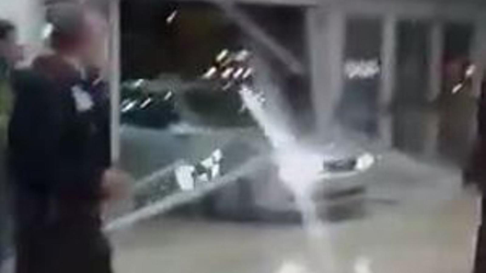 Aún buscan a los ladrones que empotraron su coche en un Alcampo - 