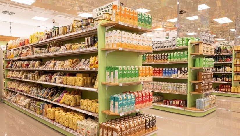 Productos de alimentación en un establecimiento Müller.