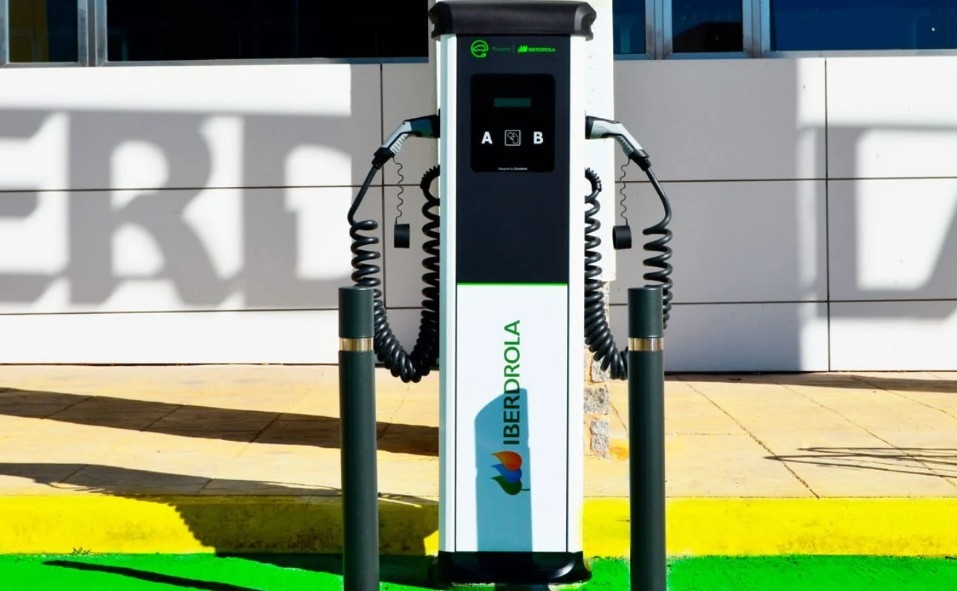 Iberdrola, obligada a abonar 515 euros por la reparación de dos eléctricos dañados por un punto de carga defectuoso